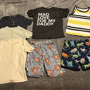 Size 2T clothes bundle 
Included 5 shirts and 2 shorts